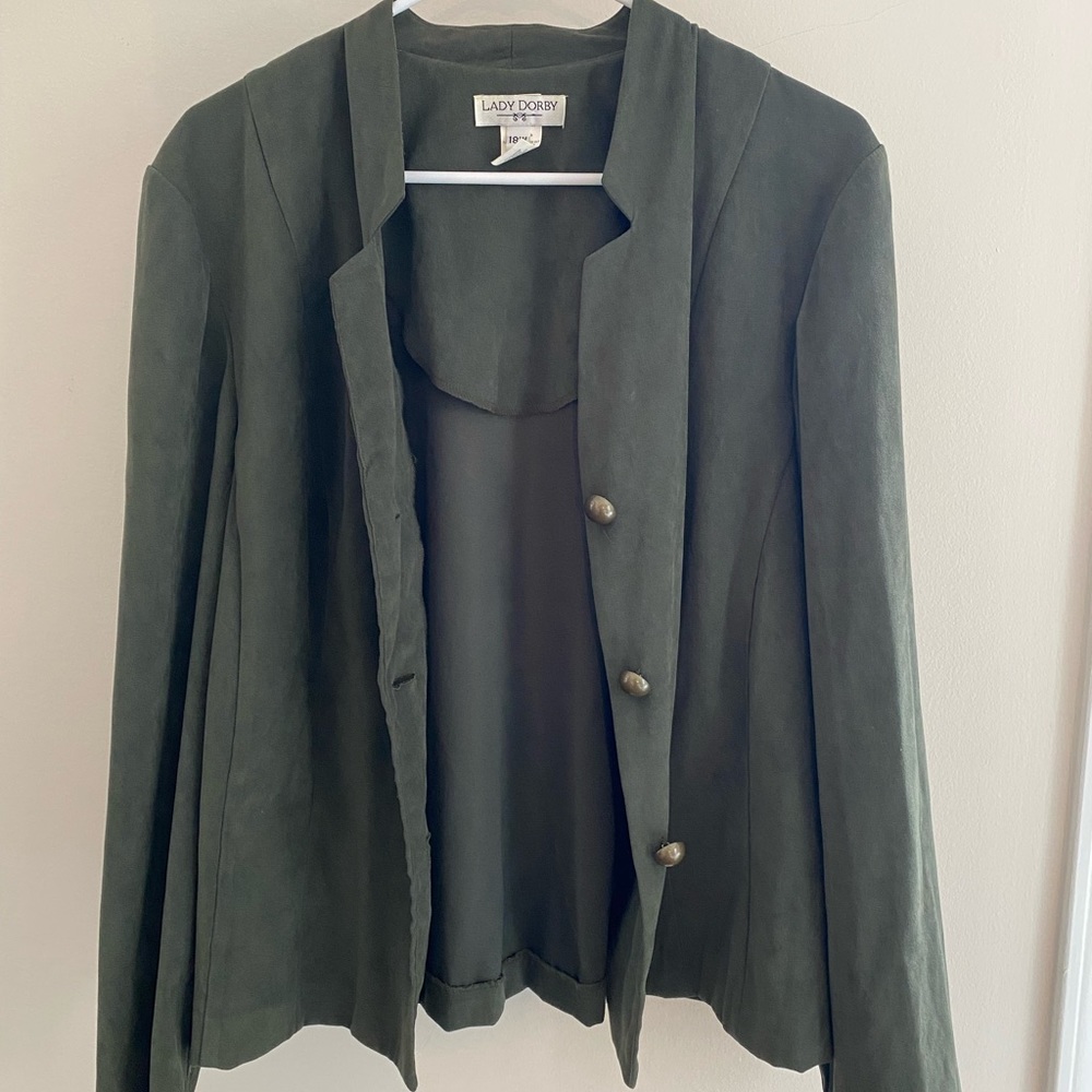 Lady Dorby 18W olive green blazer in excellent condition.